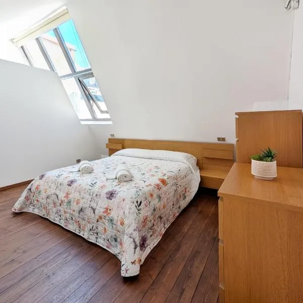 Urbino Loft - City Center on foot，克雷馬的飯店