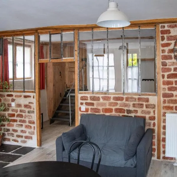 Gîte PMR - Le petit atelier de Marius, hotel in Artonne