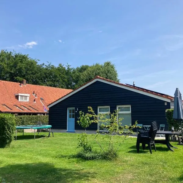 Bungalow Buitenlui, hotel in Molenschot