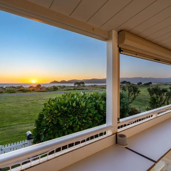 Sunset Haven - Mahia Holiday Home, hotel i Mahia