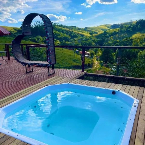 Recanto da Alegria - Casa em Cunha com Jacuzzi,Piscina,Rede,Churrasqueira,Lareira,Deck, Banco de coração, hotel in Cunha