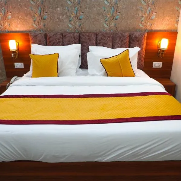 Hotel Relax Suites FNG Expresway 63 Noida, ξενοδοχείο σε Noida