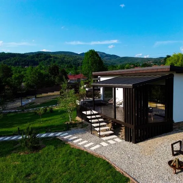 Transalpina Tiny House - outdoor jacuzzi, hotel v destinaci Baia de Fier
