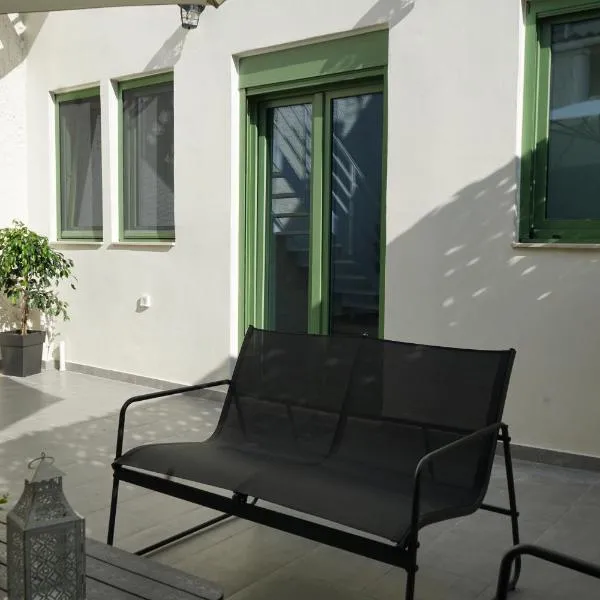 Casa di Keti - 3 min to Beach, Modern Home with Private Yard, hotel a Canea