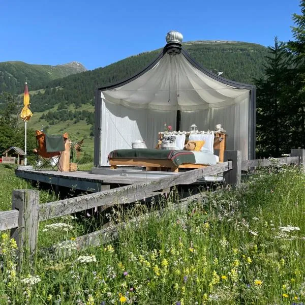 Eine Nacht im Glaspavillon, hotel v destinaci Obergesteln