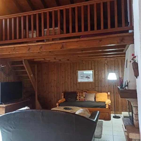 Grand appartement à 5 minutes du télécabine avec très belle vue !, hotel di Samoens