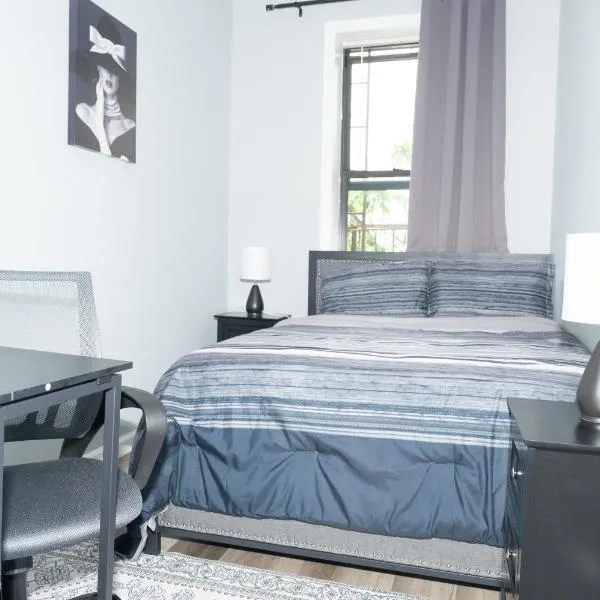 Noir Brighton Beach 2Min Walk to Ocean n Subway Chic Stay, hotel v Brooklyne