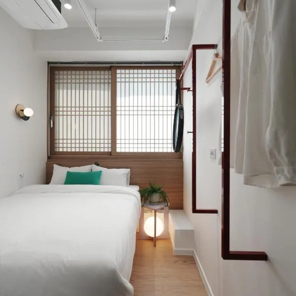 The Road Mini Hotel, hotel di Seoul