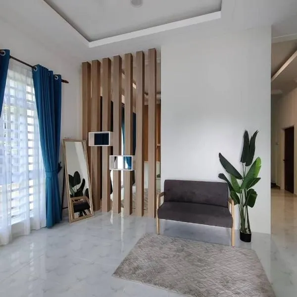 Villa Mun Homestay with 3 bedrooms 3 bathrooms, hotel v destinaci Kota Bharu