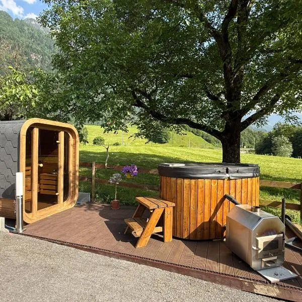 Mitten in den Glarner Alpen Hot Tub & Alpenblick, Hotel in Ennenda