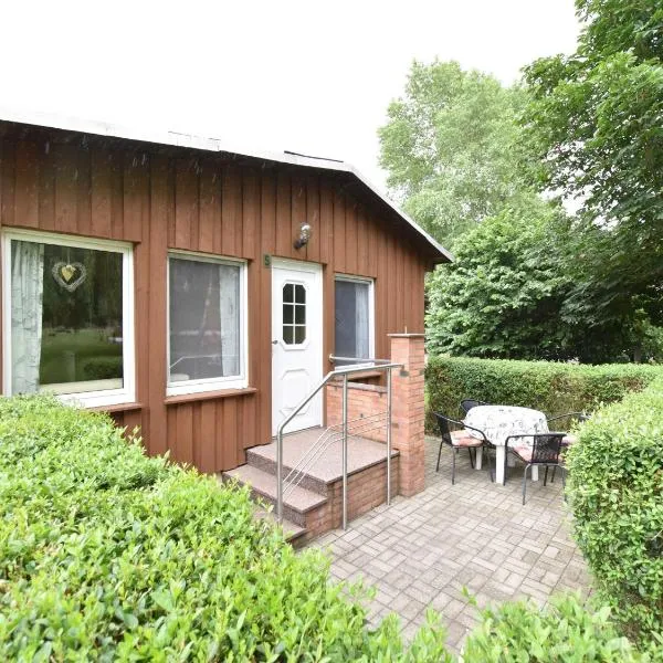 Quaint Bungalow near Insel Poel with Garden, Hotel in Poel