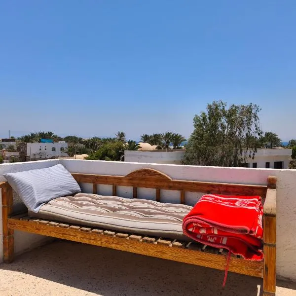 Kanaba House - Couch on rooftop, hotel v destinaci Dahab