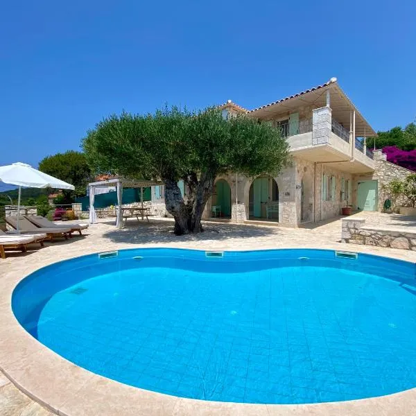 Federico Villa, hotel di Khalikerí