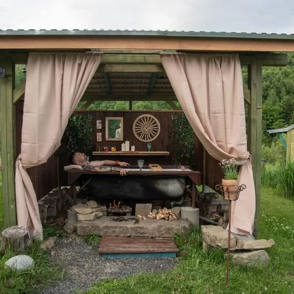 RESETówka nr 1 - chatka na odludziu z mega widokami & leśne SPA, khách sạn ở Jaszczurowa