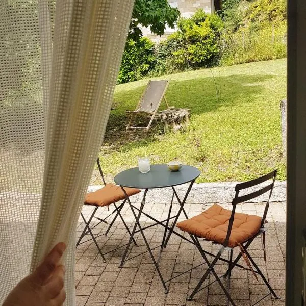La Maison, Studio avec parc arboré, local vélo moto – hotel w mieście Villefranche-de-Rouergue