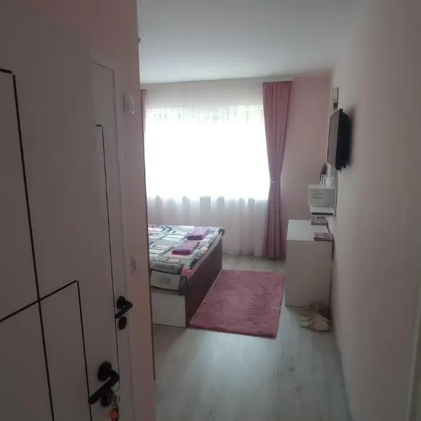 Cosy Apartment, hotel di Varna City
