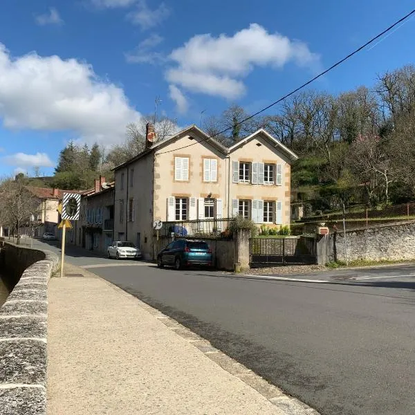 Gite Coccinelle in the medieval town of Confolens, hotel em Confolens