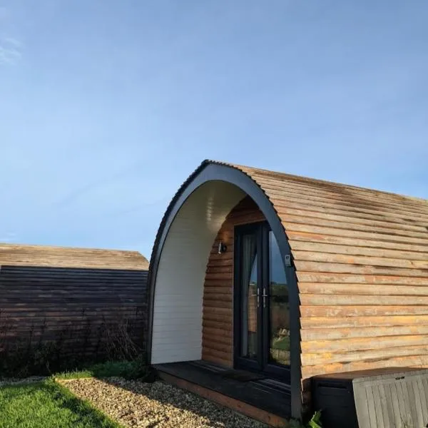 Glamping Pod, hotel in Mawgan Porth