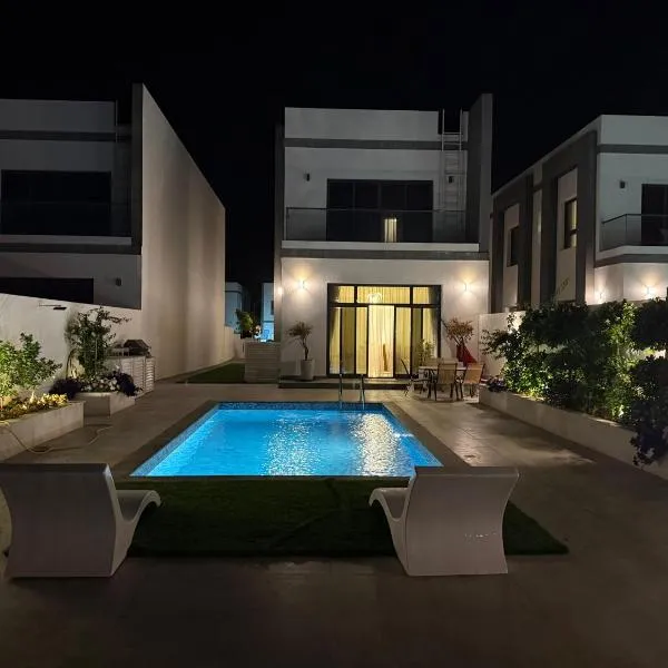3BR Amazing Seaview Private Villa with Pool, hotel v destinaci Fudžajra