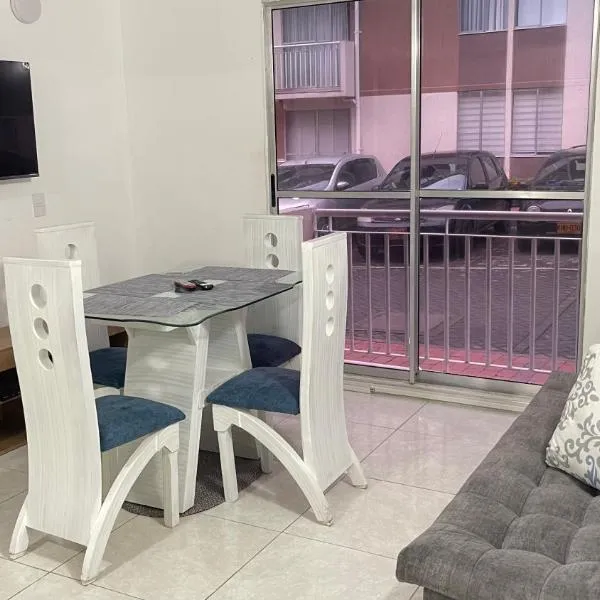 Acogedor Apartamento en conjunto con piscina y parqueadero, hotel in Neiva