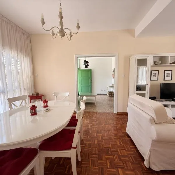Green Door 3bdr flat City Centre, hotel in Nicosia