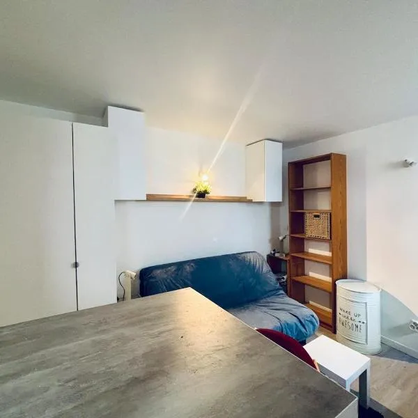Studio proche Tram T2, hotel in Courbevoie