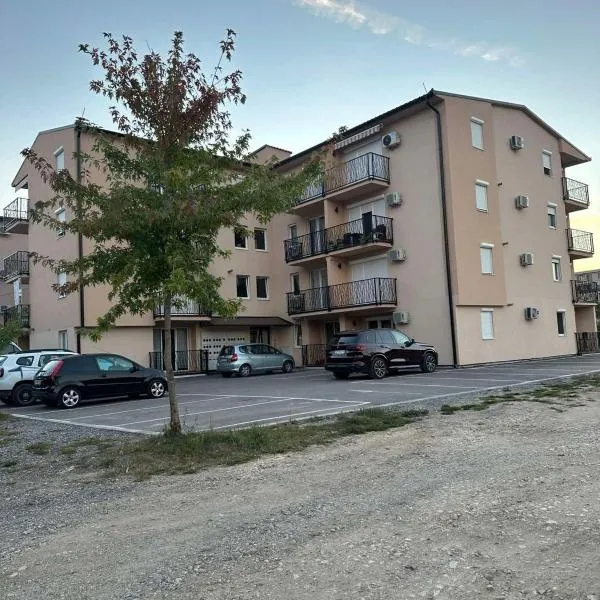 Nobus Vila jezero, hotel in Veliko Gradište