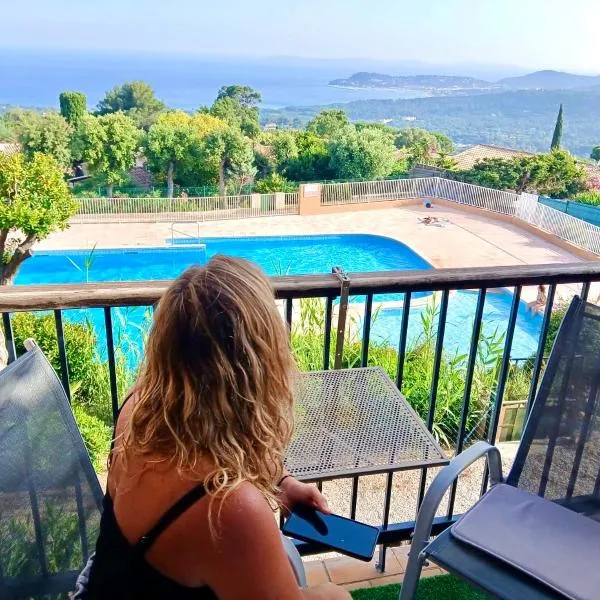 STUDIO POOL HOUSE MDT 2 ETOILES VUE MER PANORAMIQUE AMAZING SEA VIEW WIFI LINGE LINEN INCLUT AIRCONDITIOn – hotel w mieście La Croix-Valmer