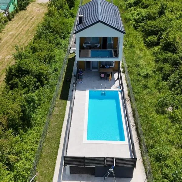 Villa Alisa - Luxury Riverside Escape, ξενοδοχείο σε Bihać