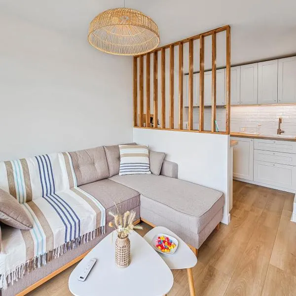 South-facing terrace, direct beach access, hotel a Cabourg