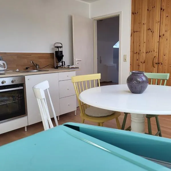 Dachwohnung in Feldrandlage, hotel in Burgwedel