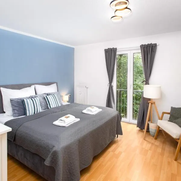 Deluxe-Apartment I Balkon I Tiefgarage I WLAN, hotelli kohteessa Magdeburg