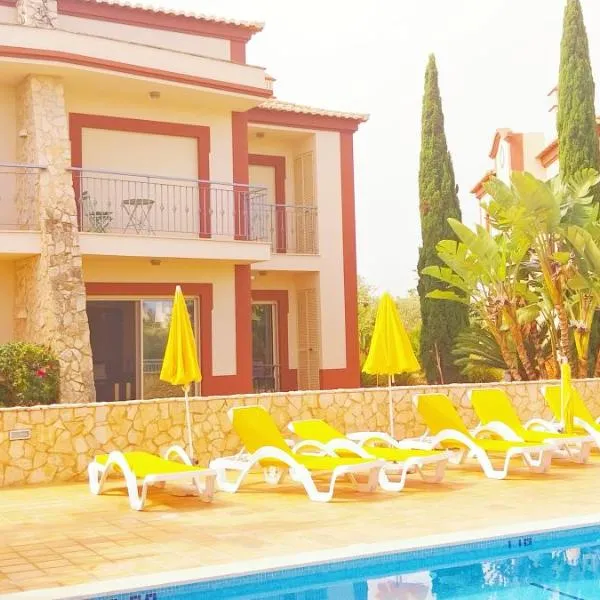 Algarver III- Lagoa Vale da Pinta golf apartment, swim pool, near Water Park and beaches, hotel en Lagoa