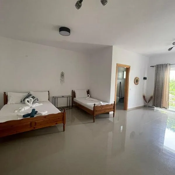 Ana Rooms, hotel in Polisi i Vogël