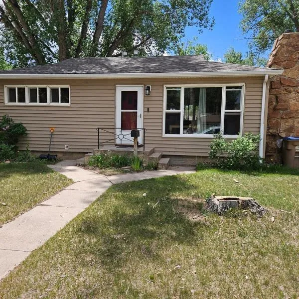 Cozy Tree-Area Home in Laramie, hotel in Laramie