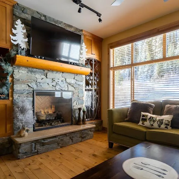 The Aspens 5 w/ Hot Tub, hotel a Big White