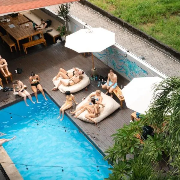 Surf & Party - Hostel Somewhere Else, hotel v destinaci Canggu