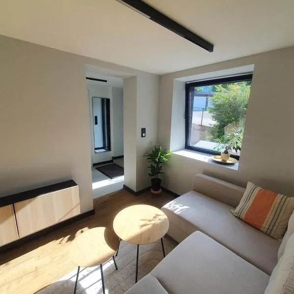 Newly renovated and stylish apartment, hotel em Drammen