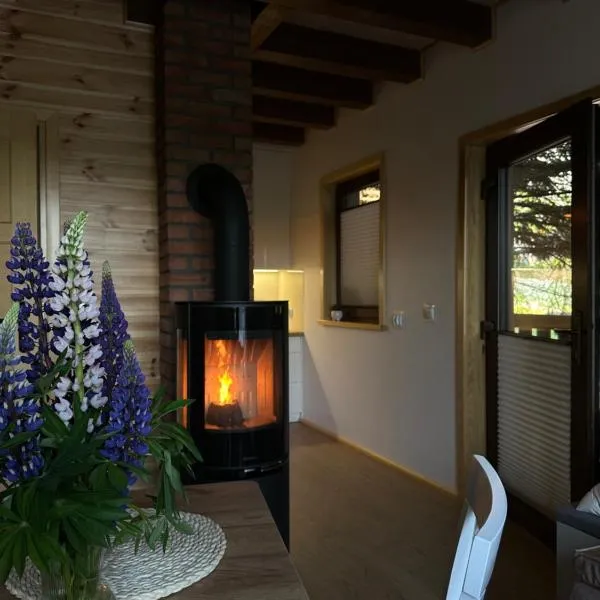 Domek nad Brzegiem- 20m od jeziora, hotel em Wiele