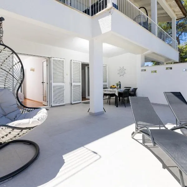 Apartments Dobronic, hotel in Jelsa