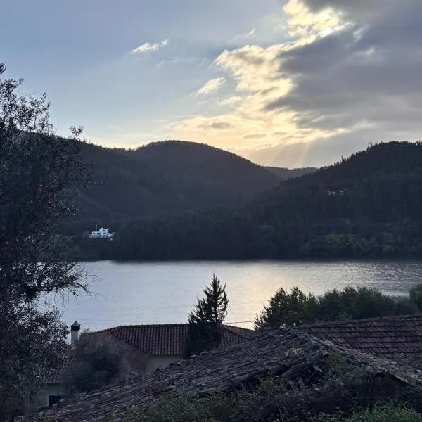 New Flat with View over the River Zezere, hotel di Casalinho de Santana