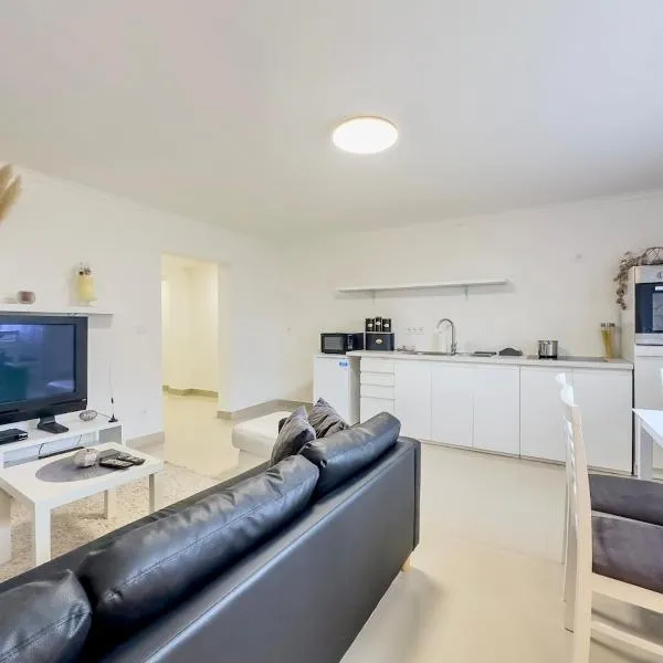 Quiet apartment by the center, hotel di Lučenec