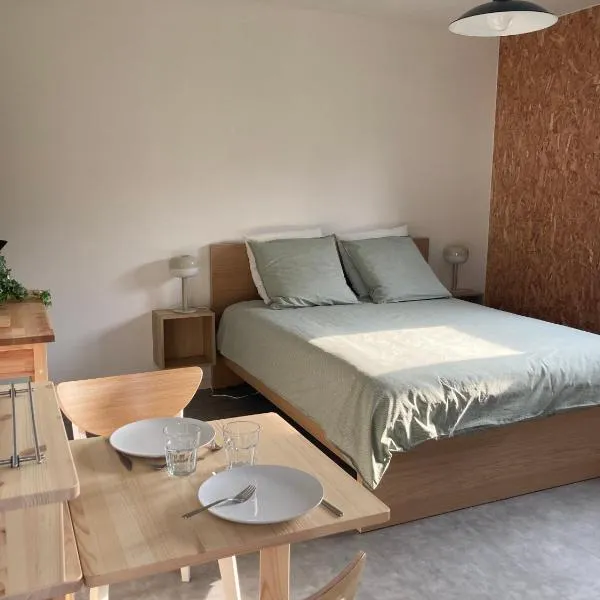 Chambre calme et spacieuse pour amoureux de la nature, hotel di Le Longeron
