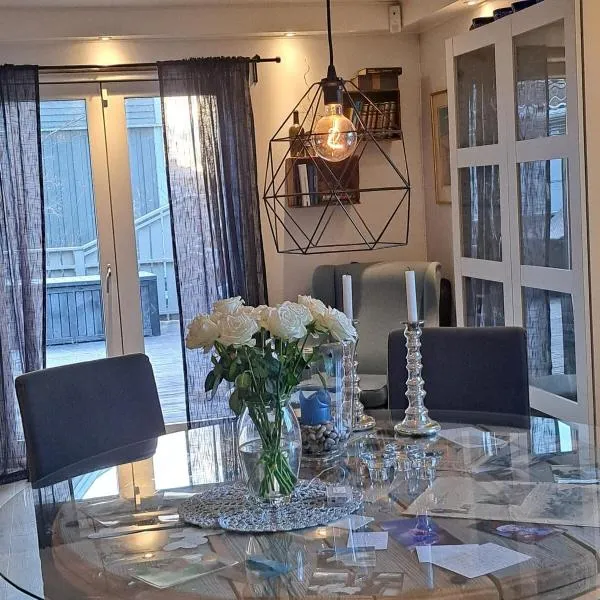 Hjemme koselig og sentralt leilighet, hotel in Fredrikstad