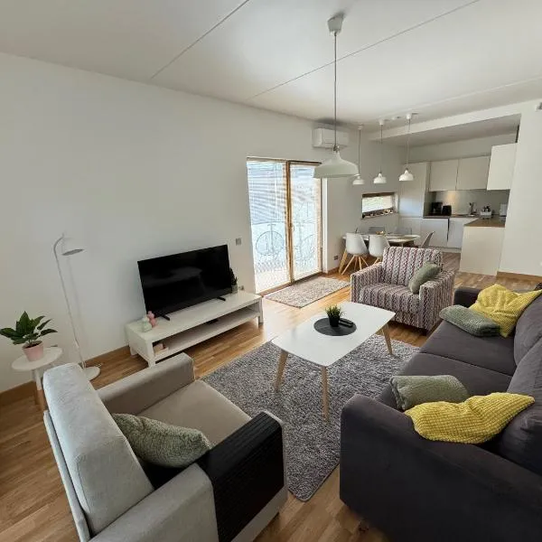 Papli Beach Apartment with Seaview Balcony, מלון בפארנו