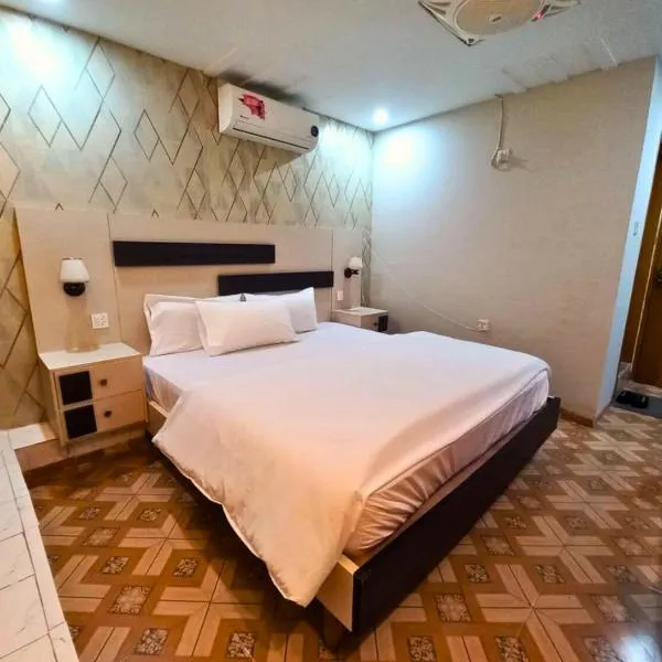 New Crown Palace Hotel, hotel i Islamabad