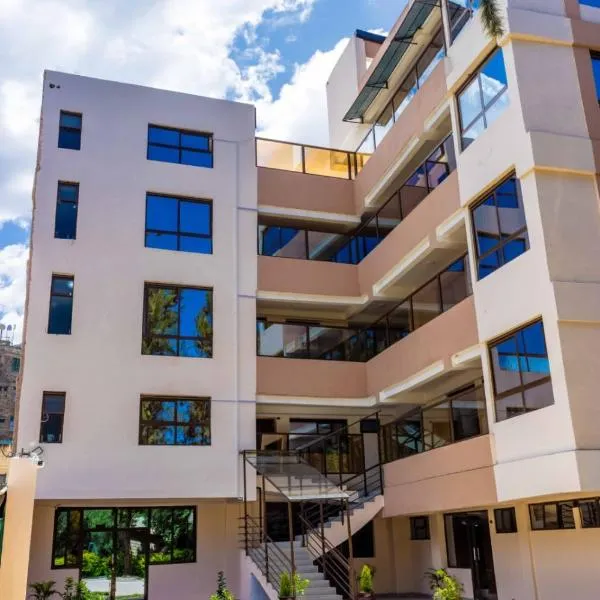 Pine 2 bedroom apartment with a pool, hotel v destinaci Nanyuki