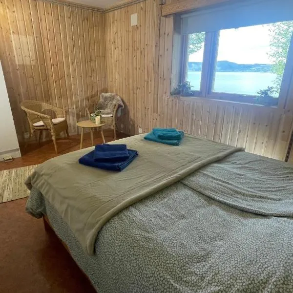 Comfortable B&B near Senja, ξενοδοχείο σε Brostadbotn