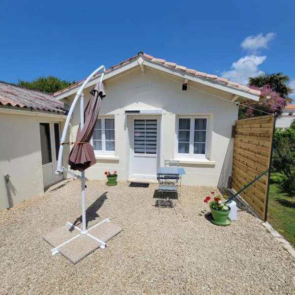 Logis du Pey Roux Accueil Vélos, hotel in Saint-Jean-de-Monts