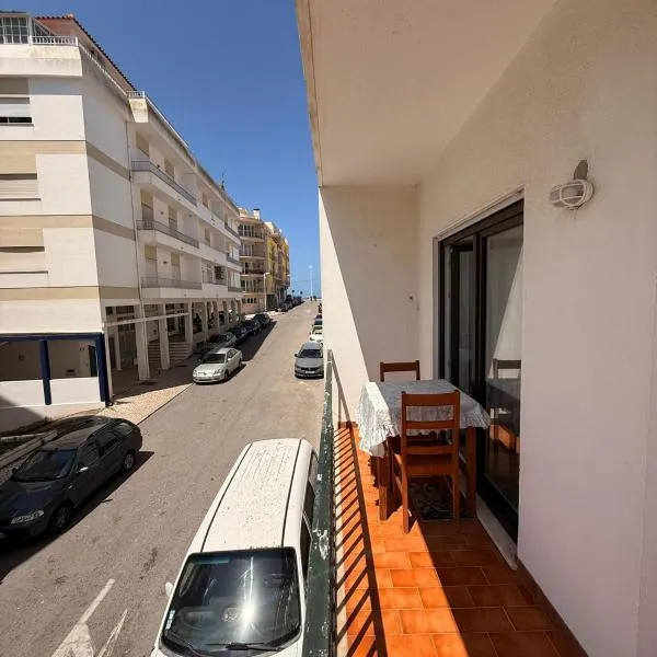 Quarto em Nazaré, hotel in Nazaré